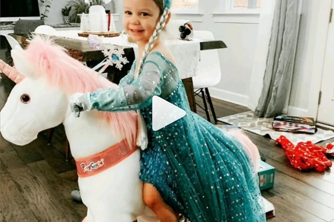 Queen Elsa ride to Xmas on her PonyCycle® ❄️💙❄️💙 .